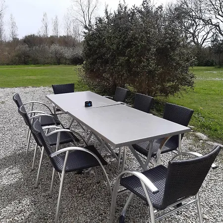 Les Moussaillons, Les De Villa